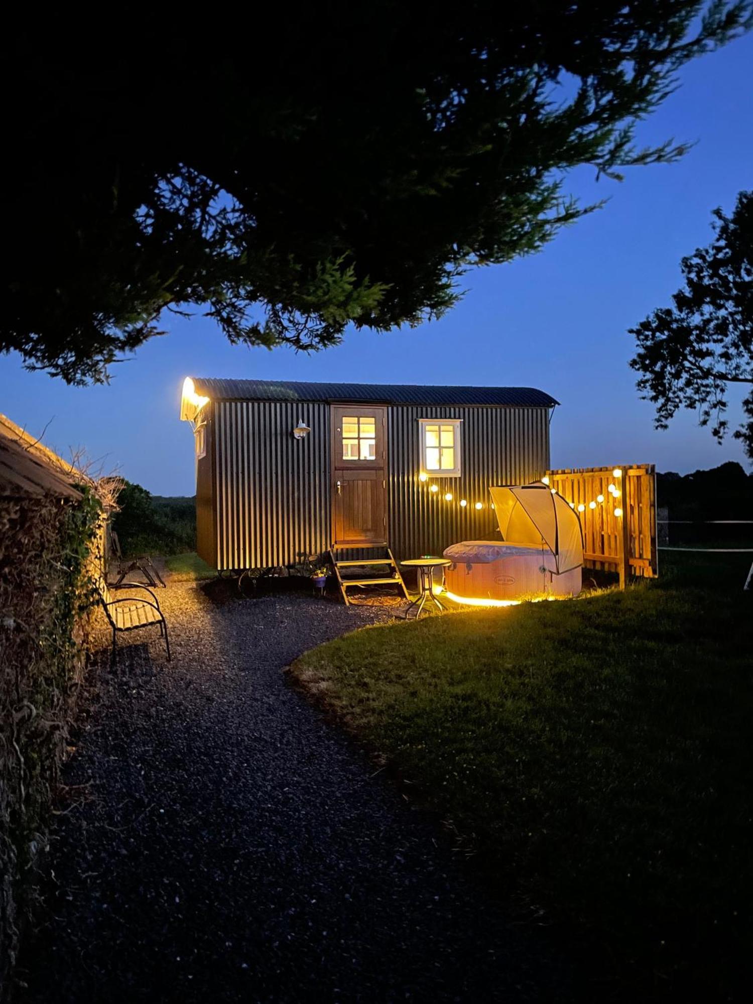 Sheelin Huts Blue, Hot-Tub Available From 1St April Until 1St November Βίλα Κάβαν Εξωτερικό φωτογραφία